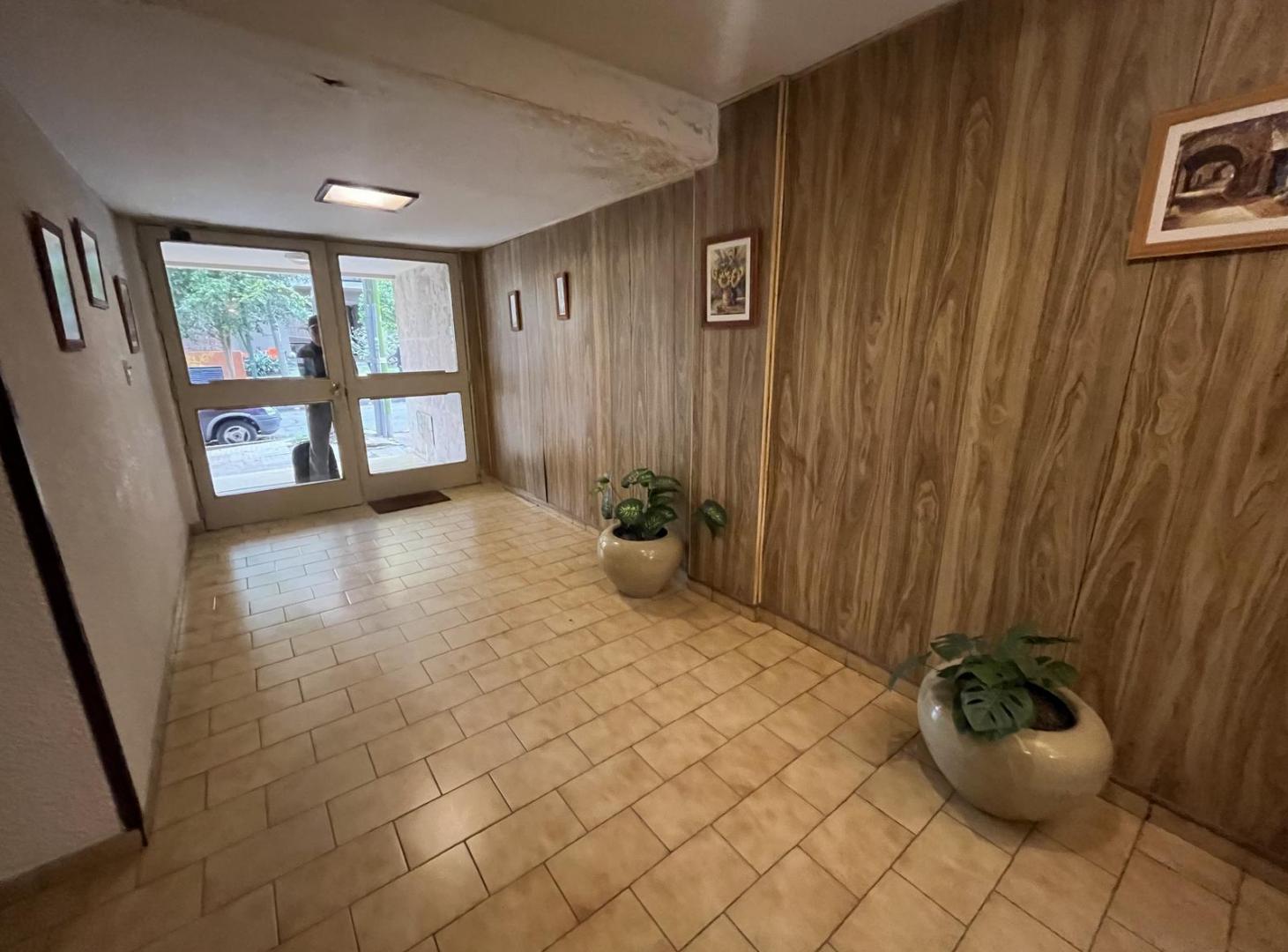 Foto de Departamento en alquiler MARTINEZ CENTRO 2amb con patio bajas expensas, imagen 2