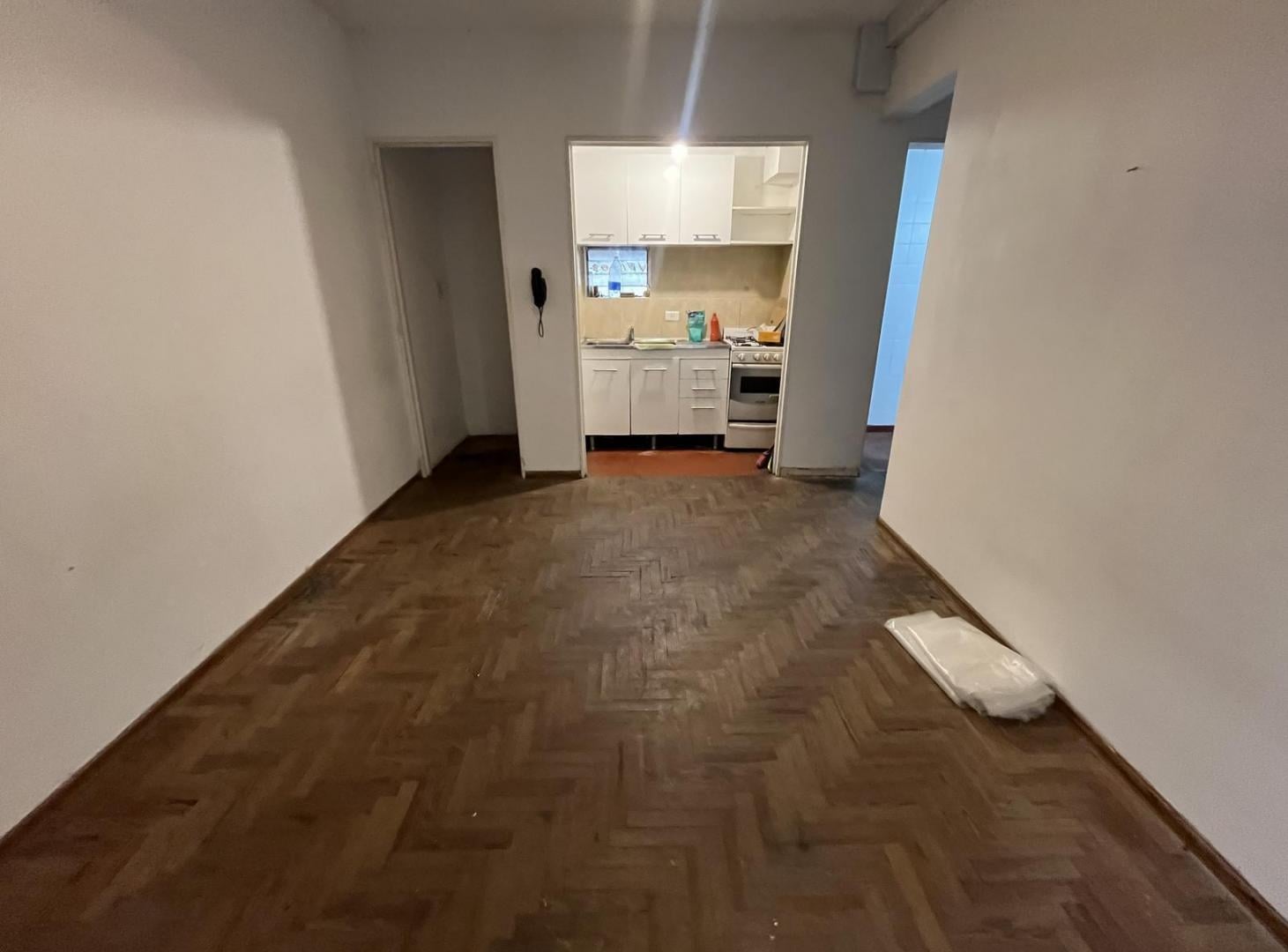 Foto de Departamento en alquiler MARTINEZ CENTRO 2amb con patio bajas expensas, imagen 3
