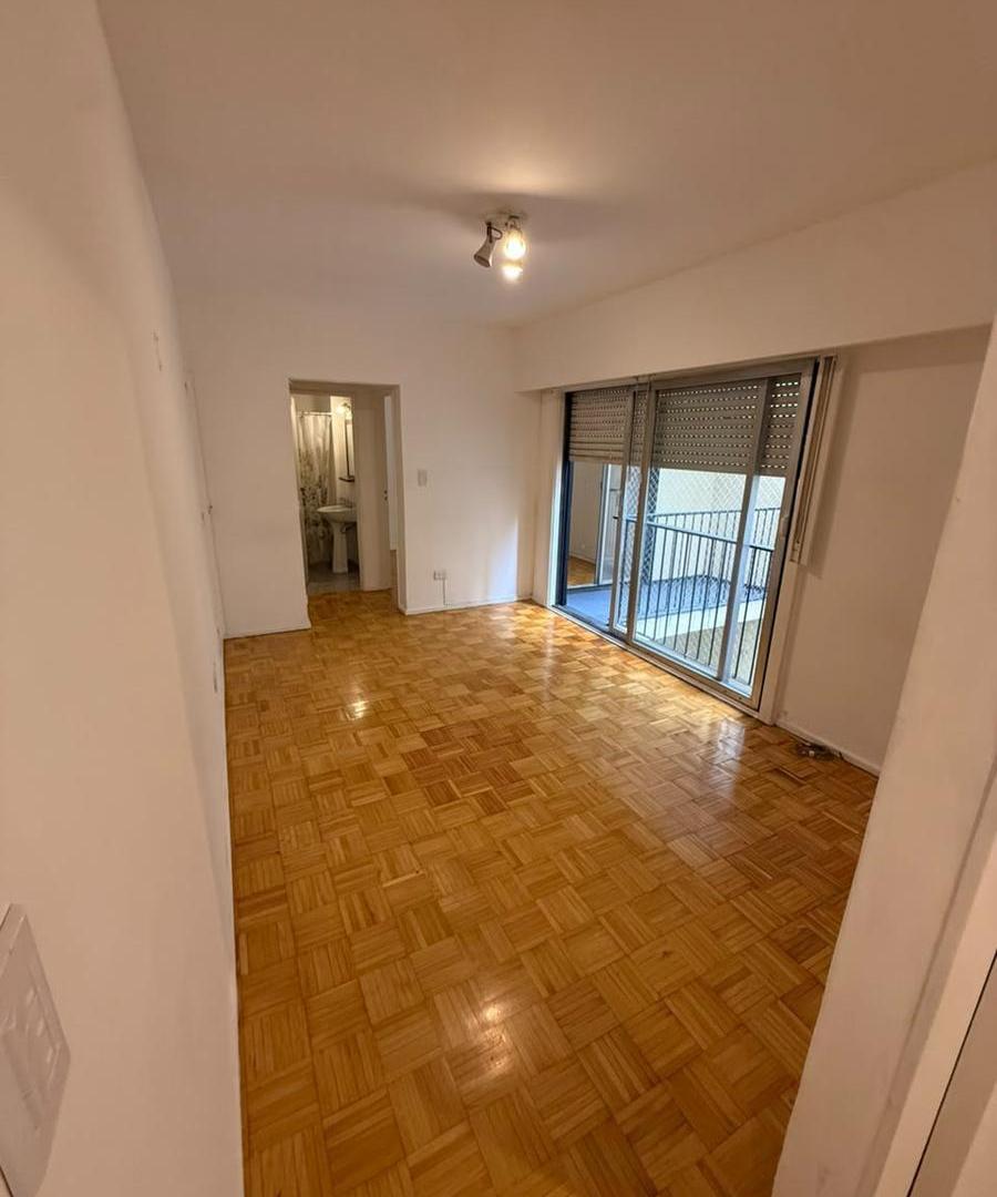 Foto de Departamento en Alquiler de 2 Ambientes en Recoleta con Balcon y, imagen 1