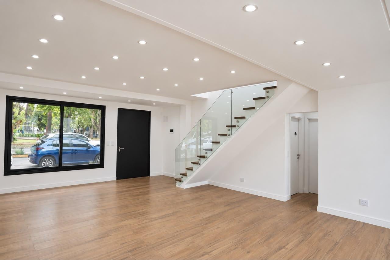 Foto de Casa en Venta de 4 ambientes en Martinez con Jardín, Parrilla y Pileta, imagen 3
