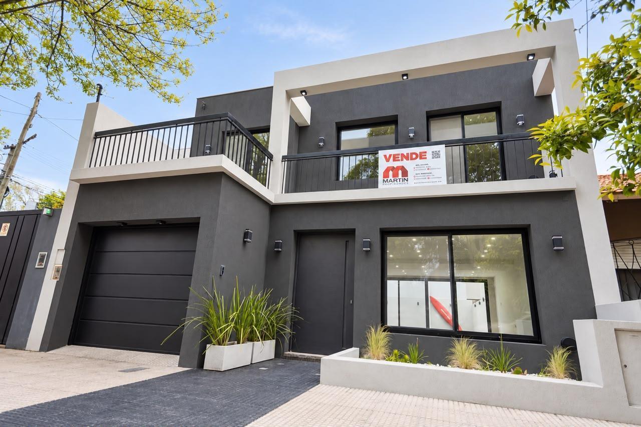 Foto de Casa en Venta de 4 ambientes en Martinez con Jardín, Parrilla y Pileta, imagen 1