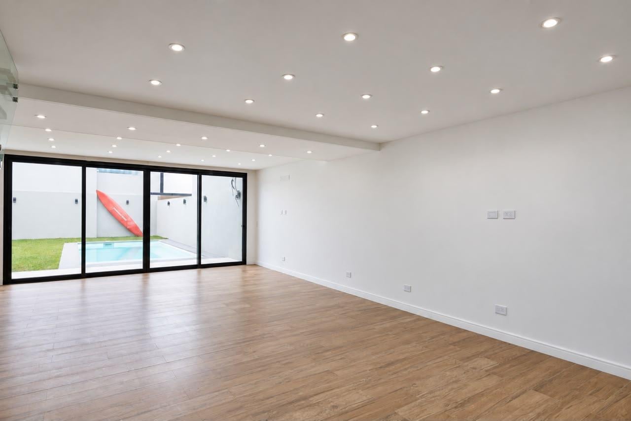 Foto de Casa en Venta de 4 ambientes en Martinez con Jardín, Parrilla y Pileta, imagen 2