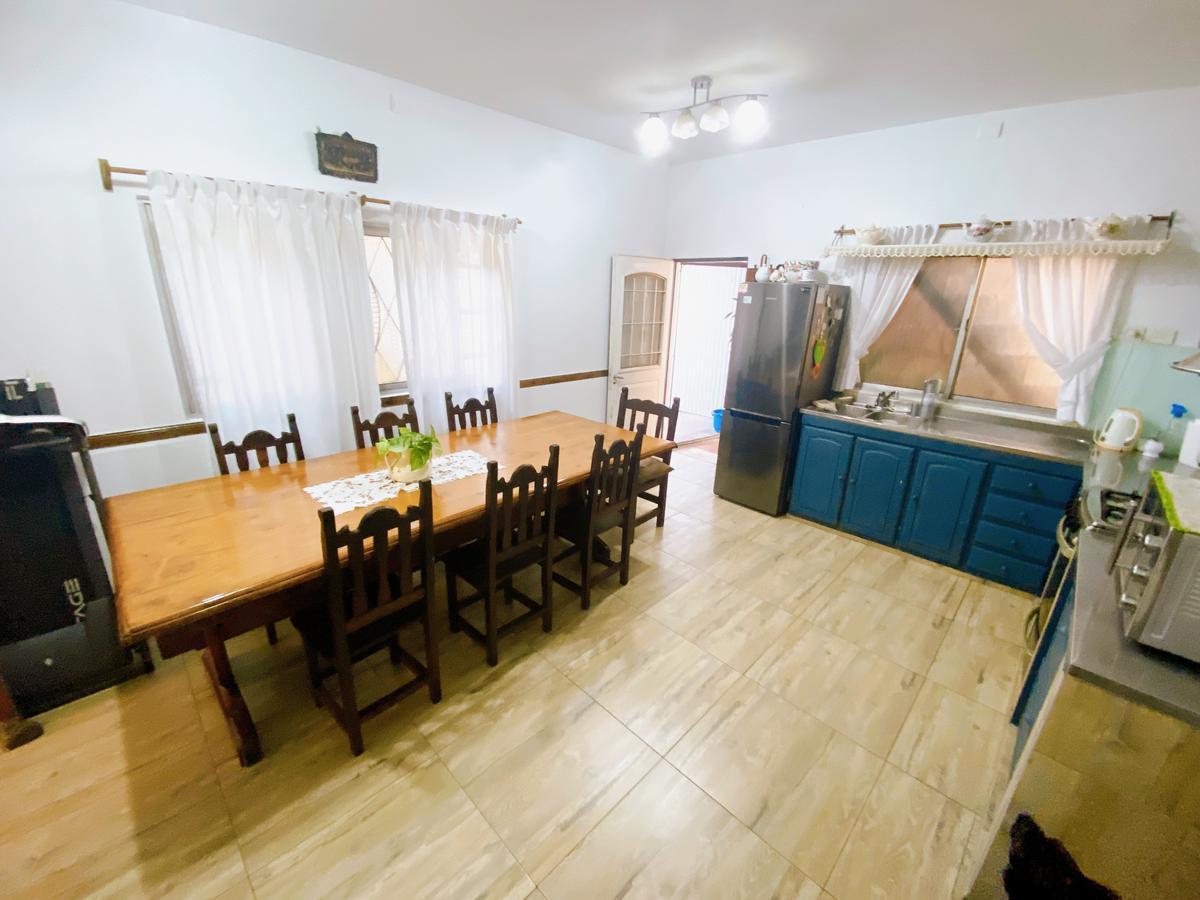 Casa + Galpon + Depto en Venta 3