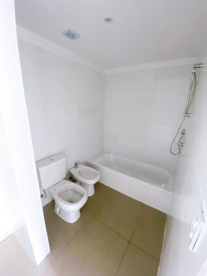 Departamento a La Venta con Cochera y Terraza Propia. 3