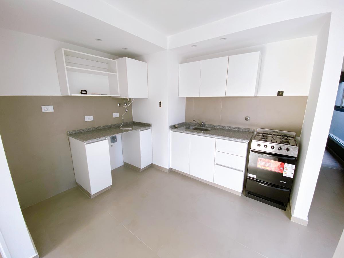 Departamento a La Venta con Cochera y Terraza Propia. 4