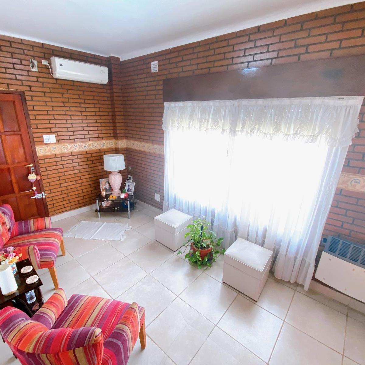 Casa en Venta con Patio Propio! 1