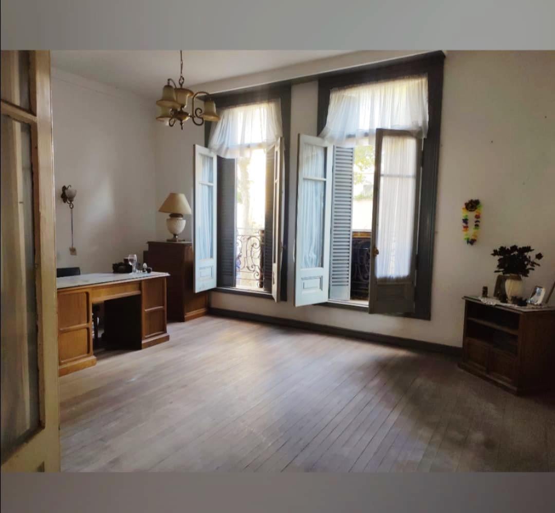 Casa en venta en Victoria a modernizar