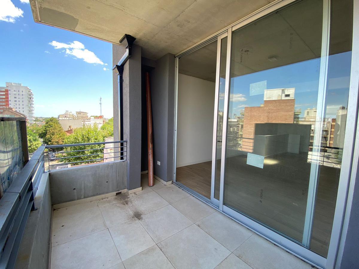 Departamento - Victoria con Terraza Propia y Cochera Propia 2