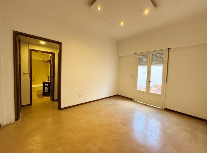 Departamento con amplio patio propia en San Isidro 1