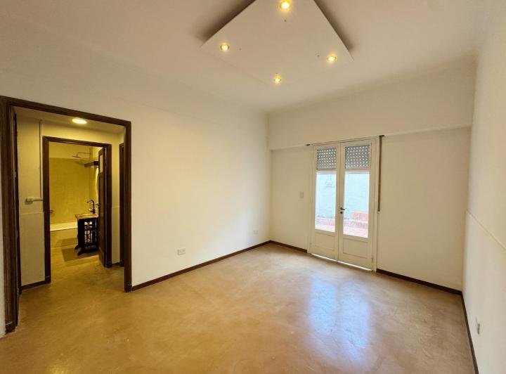 Departamento con amplio patio propia en San Isidro 5