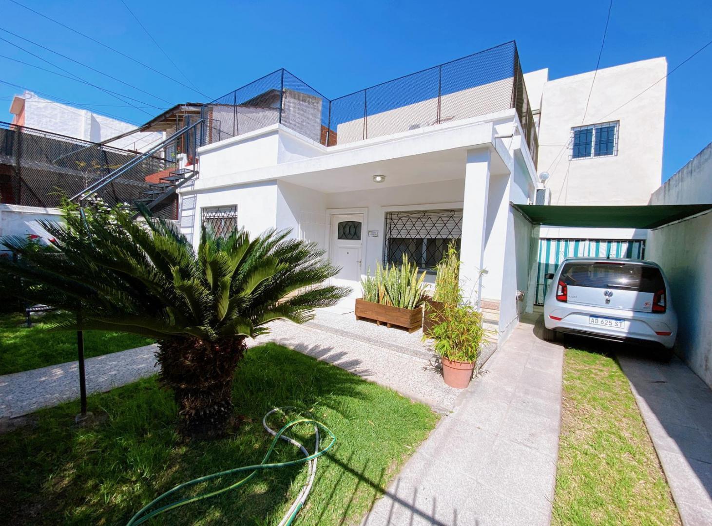 Casa en venta MULTIFAMILIAR ) Casa + departamento en planta alta