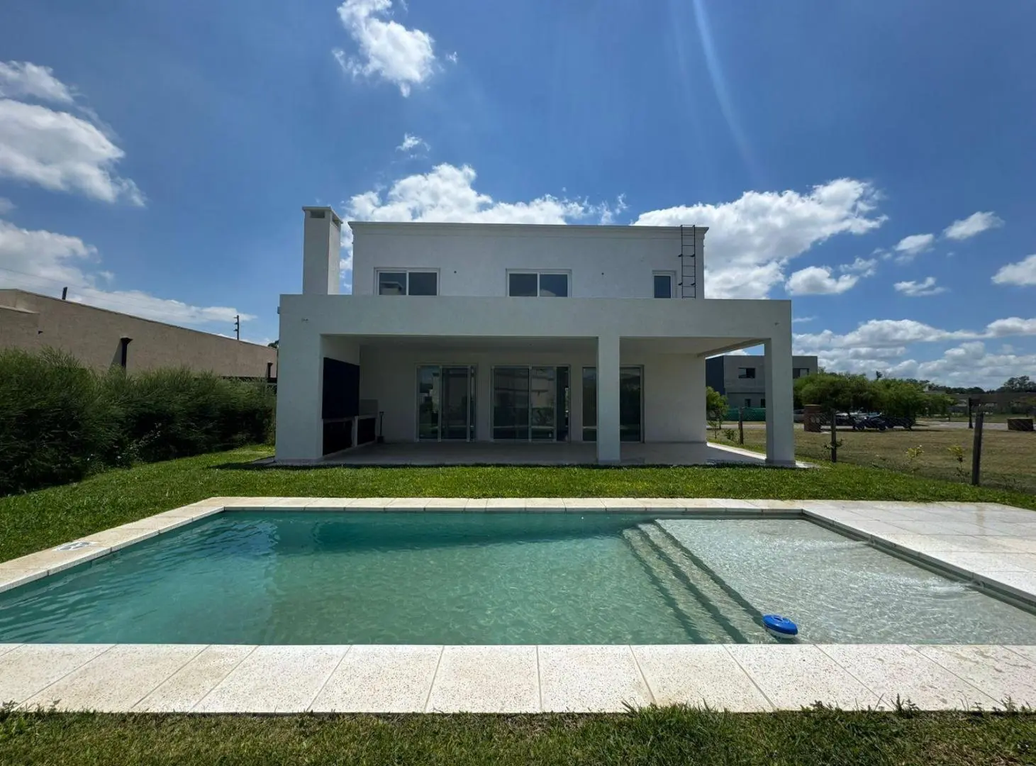 Casa en Venta y en alquiler A ESTRENAR San Ramon - Pilar del Este 2