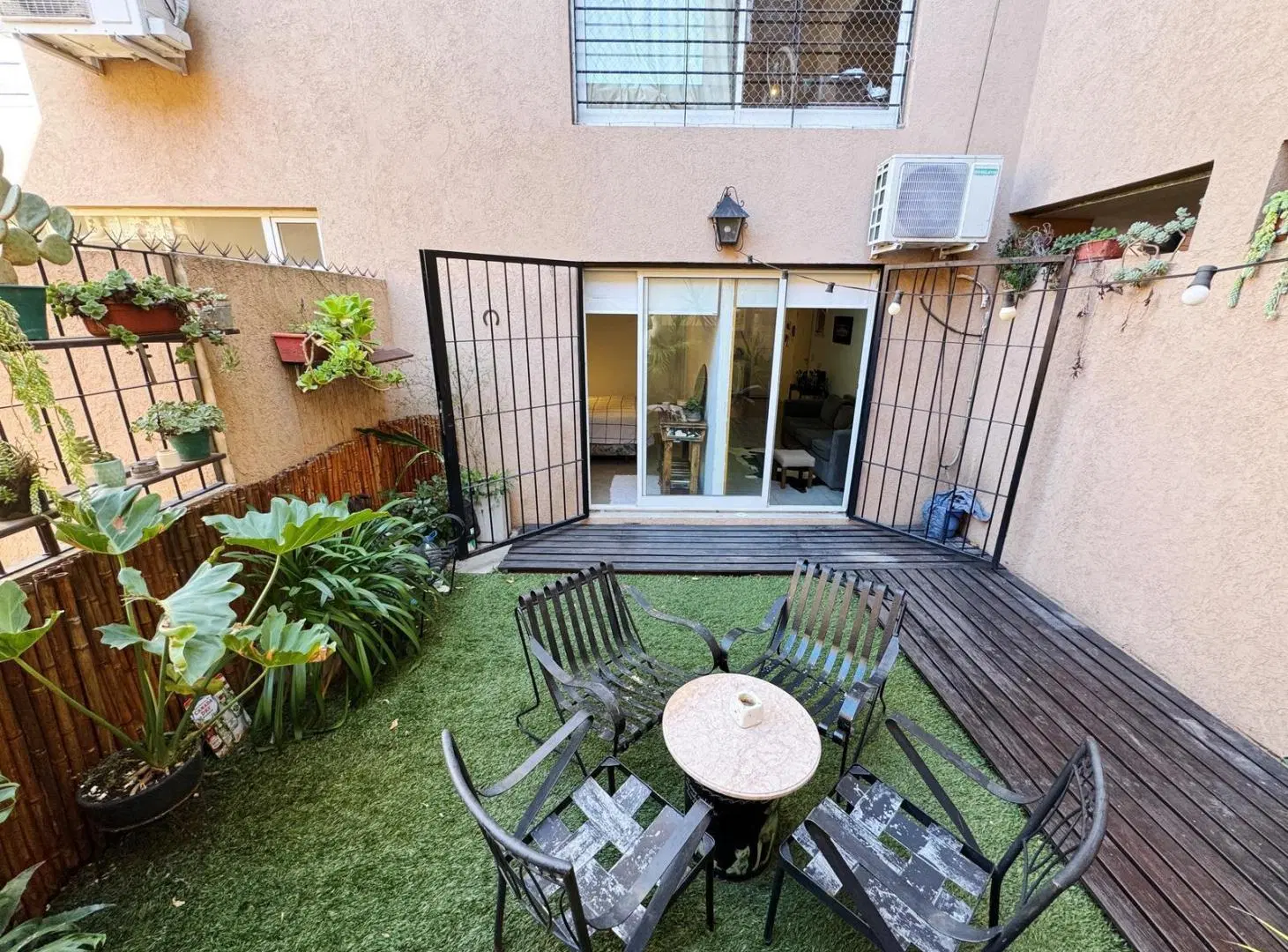Departamento con cochera y jardín propio a la venta 5