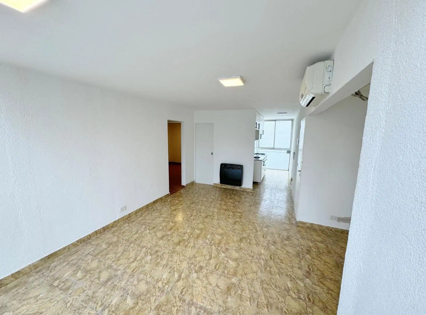 Tres ambientes en alquiler en Barrio Mil viviendas 2