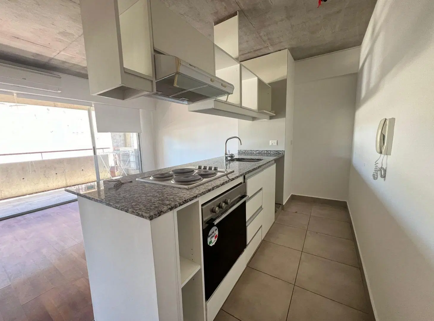 Departamento con cochera y terraza propia a la venta en San Fernando 1