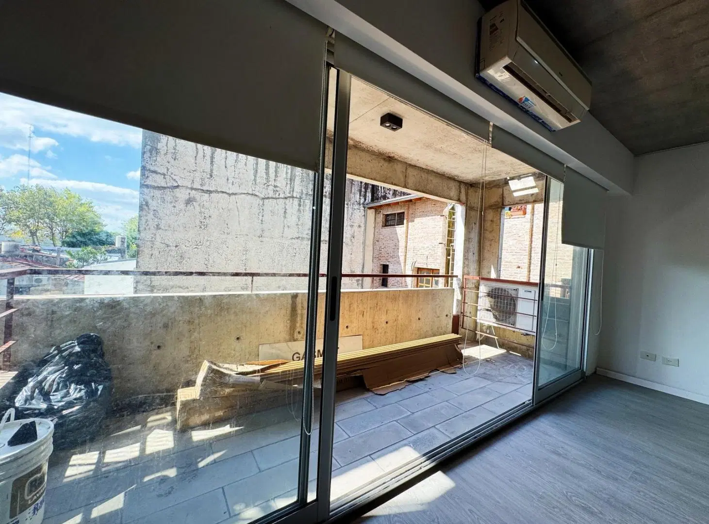 Departamento con cochera y terraza propia a la venta en San Fernando 5