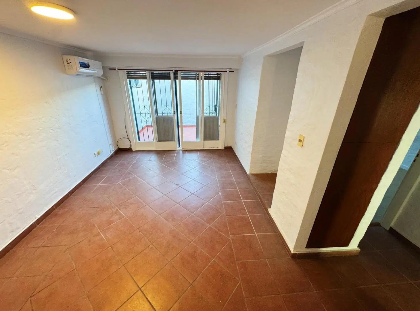 Departamento de tres ambientes con doble patio en alquiler 5