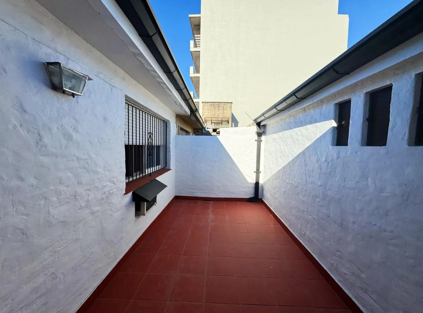 Departamento de tres ambientes con doble patio en alquiler 1