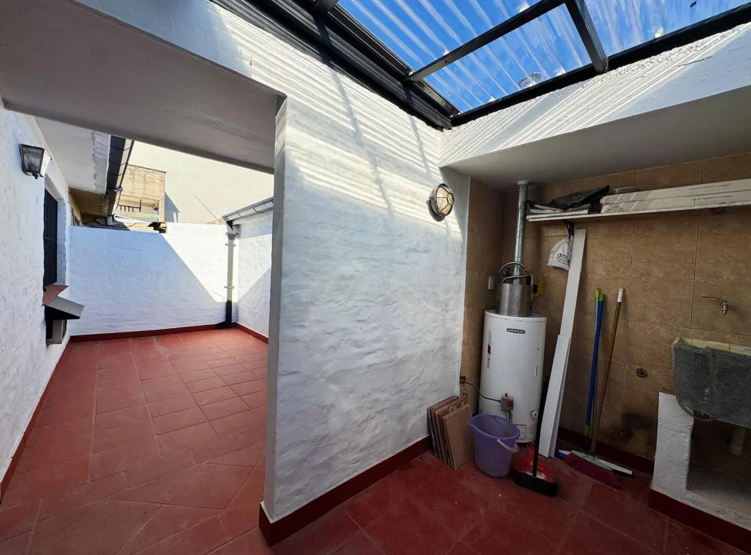 Departamento de tres ambientes con doble patio en alquiler 2
