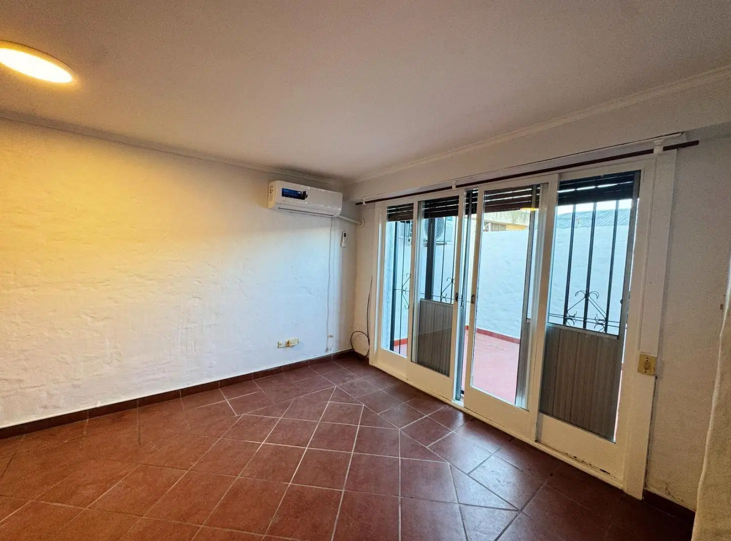 Departamento de tres ambientes con doble patio en alquiler 8