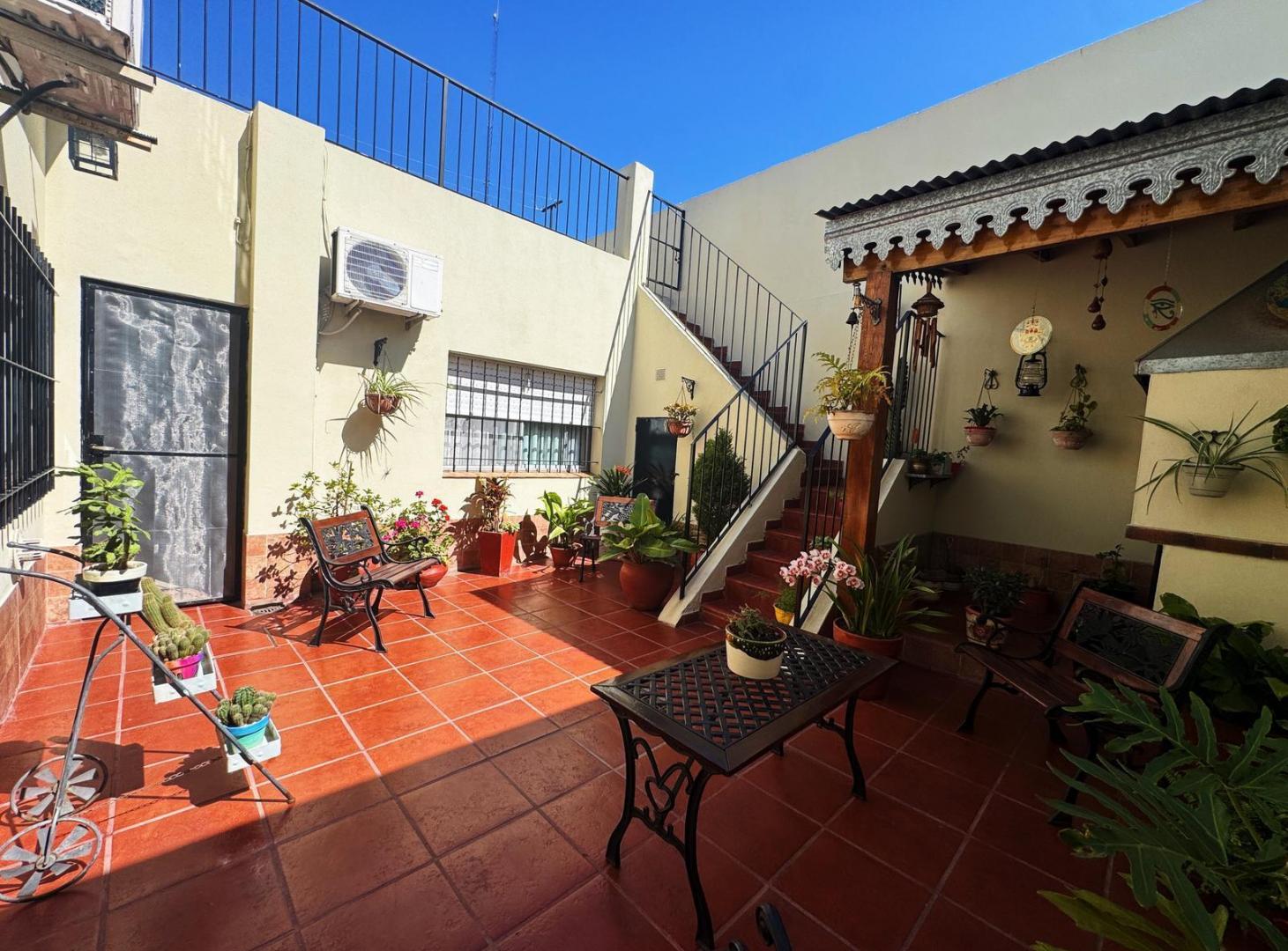 Foto de Casa en venta de tres ambientes con patio y terraza, imagen 1