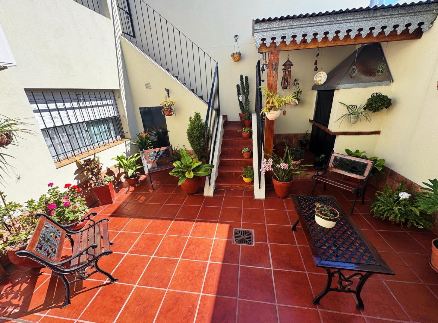Foto de Casa en venta de tres ambientes con patio y terraza, imagen 2