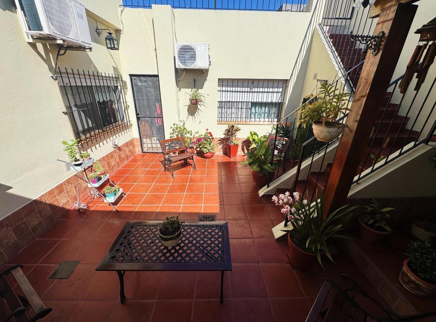 Foto de Casa en venta de tres ambientes con patio y terraza, imagen 3