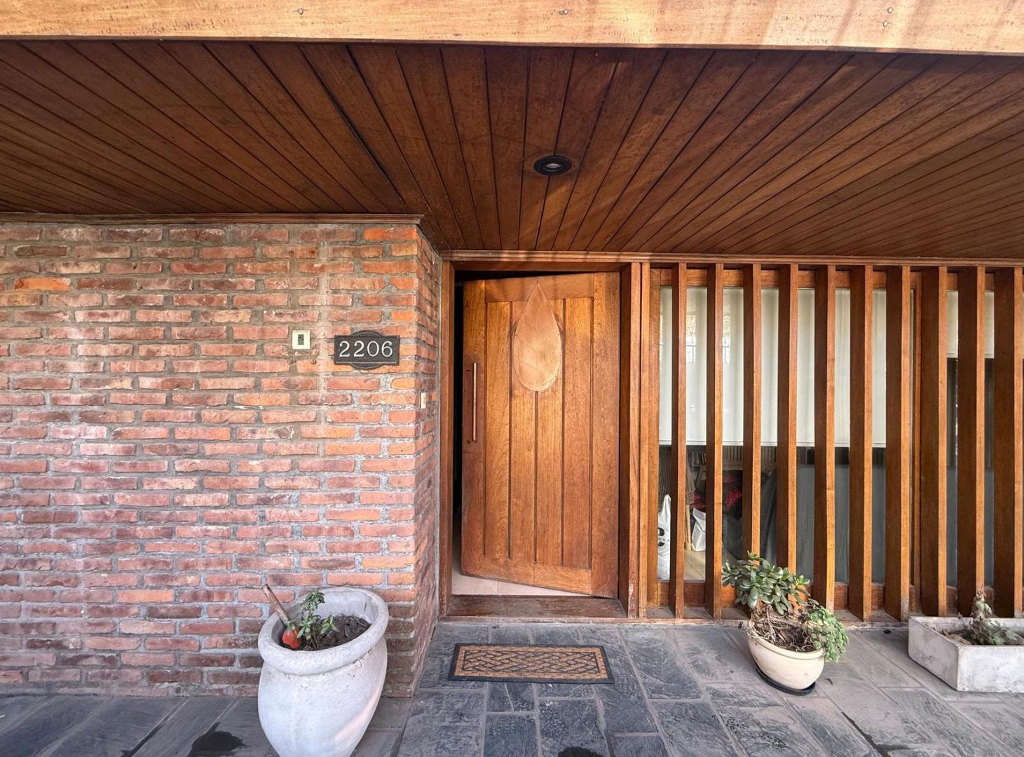 Foto de Casa en Alquiler y Venta en Punta Chica, imagen 1