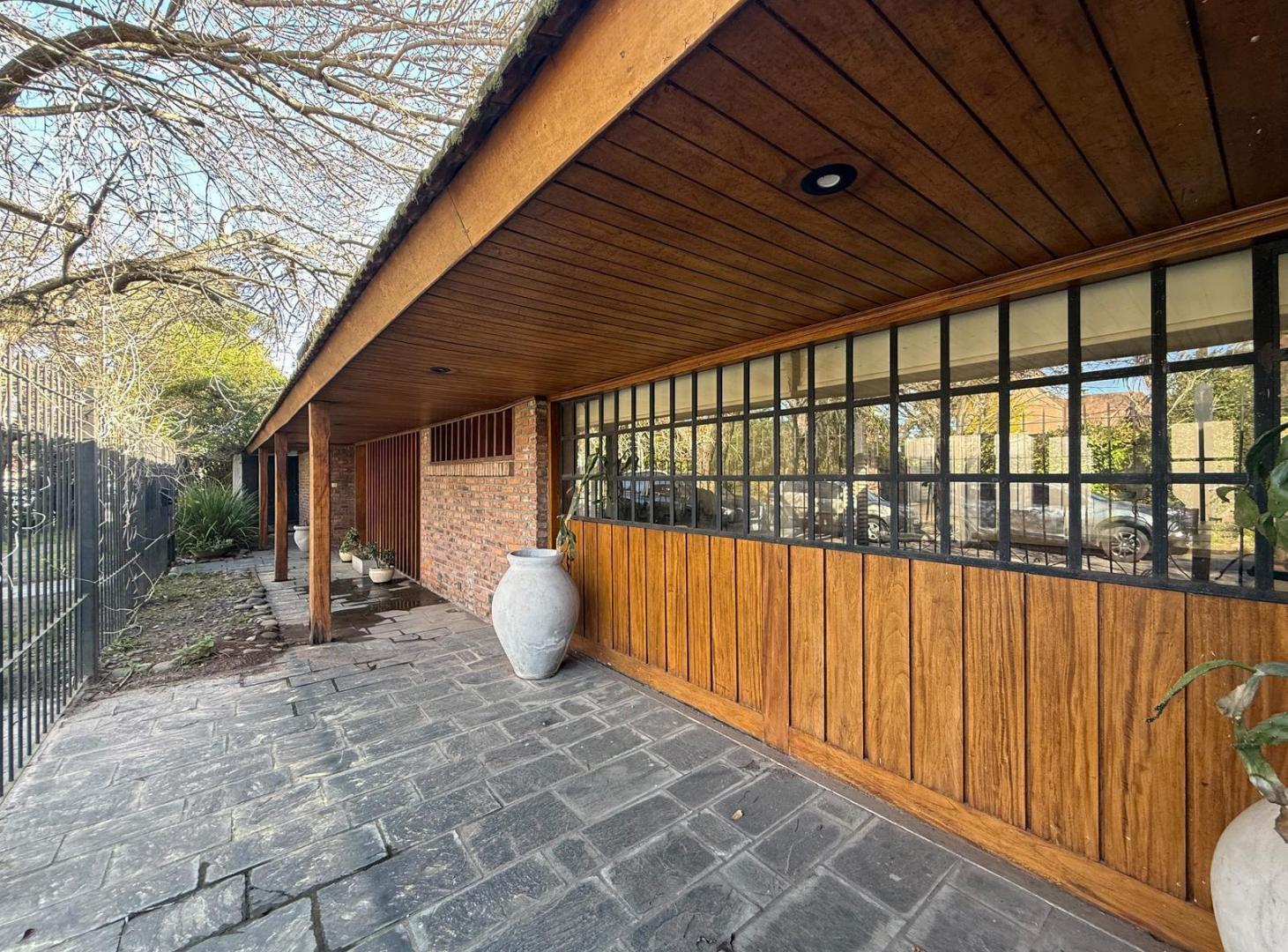 Foto de Casa en Alquiler y Venta en Punta Chica, imagen 3