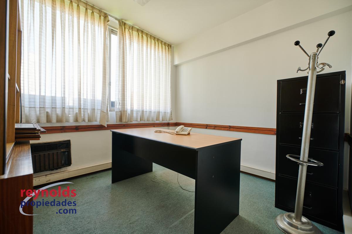 ¡Alquiler Piso Alto en Esquina con 140 m², Despachos Varios! 5