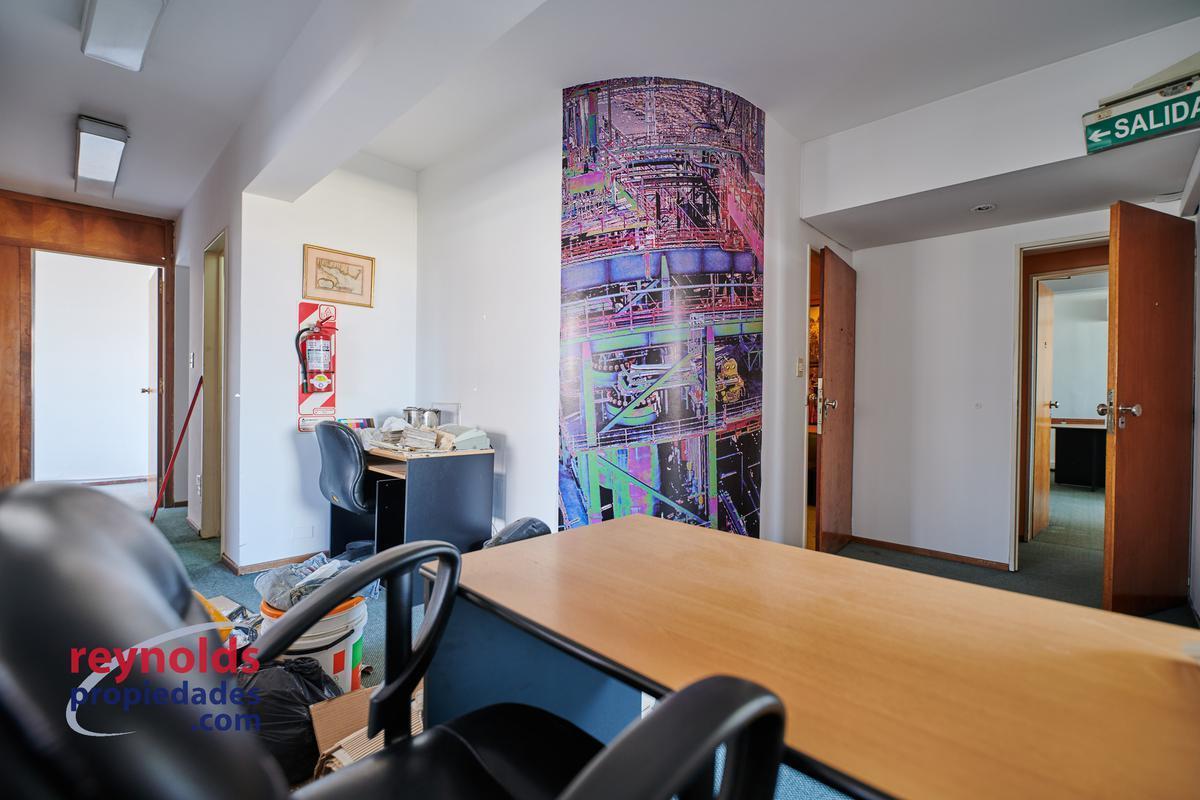 ¡Alquiler Piso Alto en Esquina con 140 m², Despachos Varios! 1