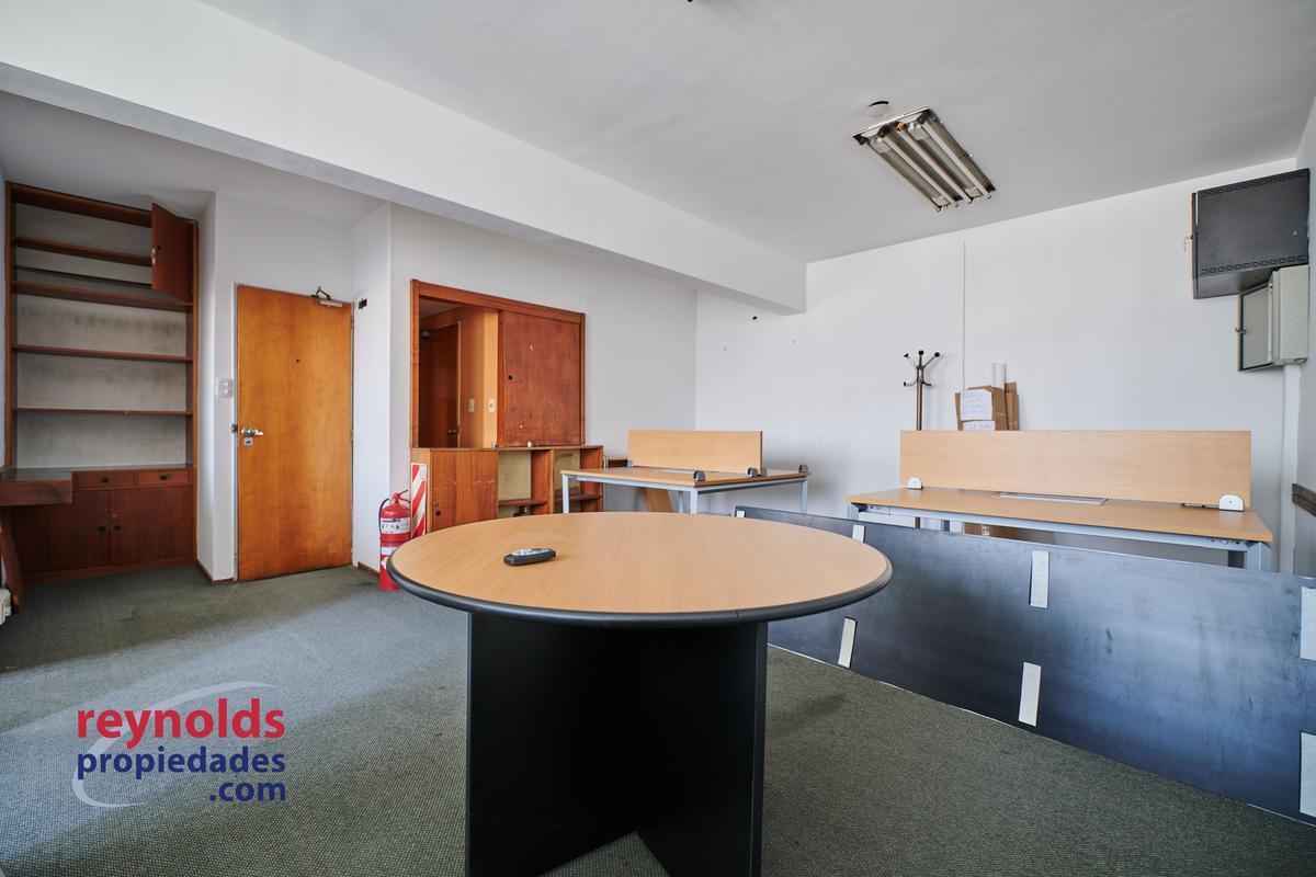 ¡Alquiler Piso Alto en Esquina con 140 m², Despachos Varios! 2