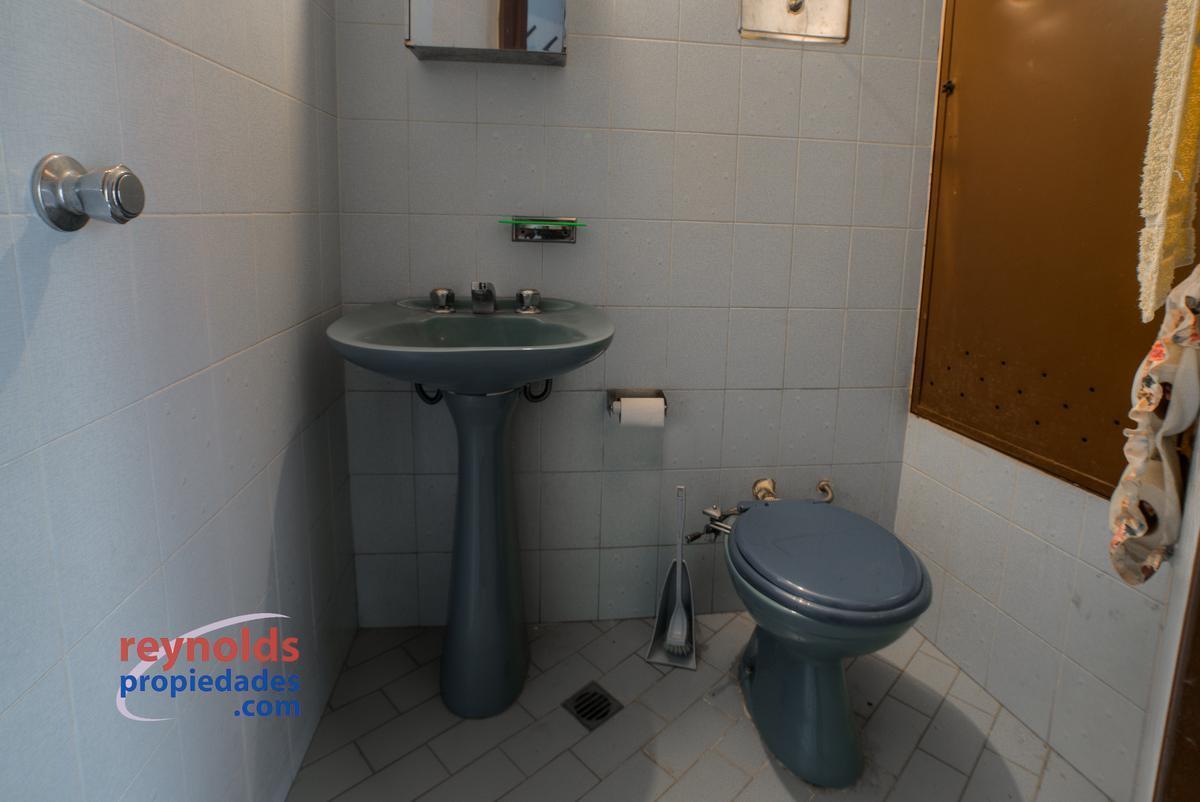 Casa de 2 Plantas, con Piscina, Quincho, Garage Para 3 Autos 3