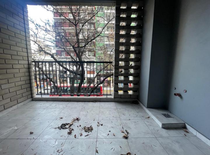 Foto de al frente con balcon en excelente Torre con seguridad 24 hs, imagen 2