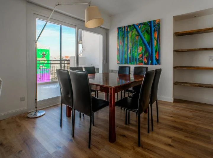 ¡Piso alto c/balcón terraza, c/3 dormitorios y cochera! 2