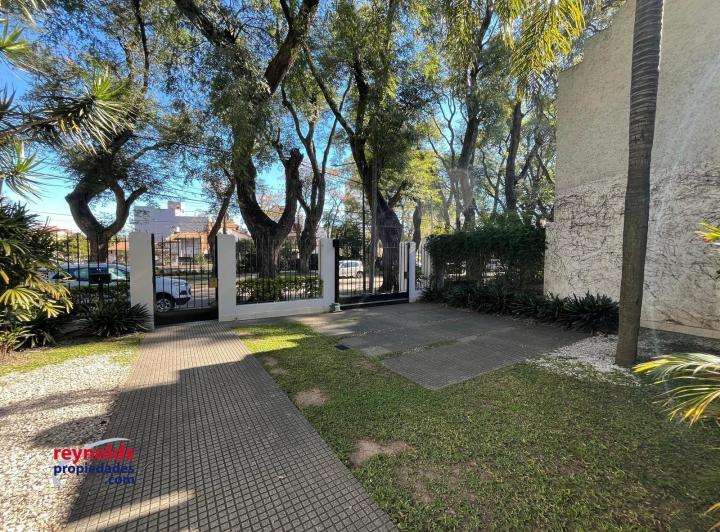 ALQUILER IMPECABLE CASA EN BARRIO PARQUE AGUIRRE 3