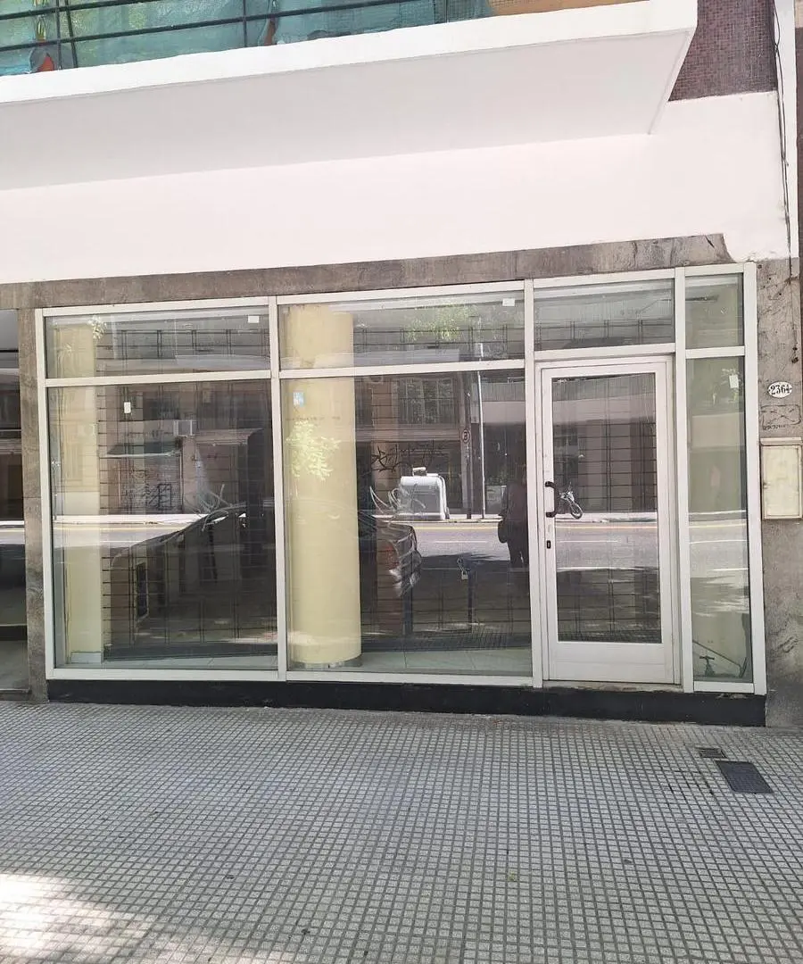 ¡Local en PB y subsuelo con 104 m2! 1
