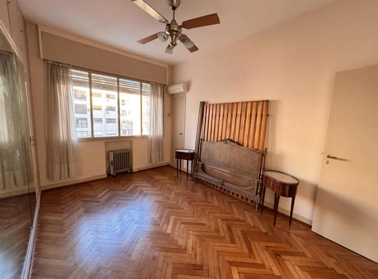 Departamento amoblado con balcón cerrado 5