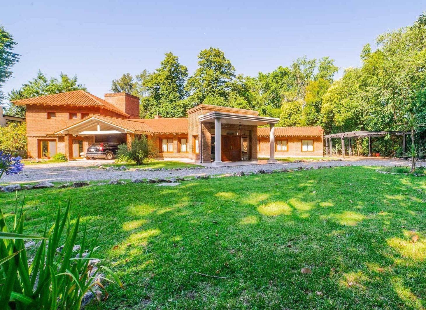 Imponente Casa en Highland Park con terreno de 4800 m2