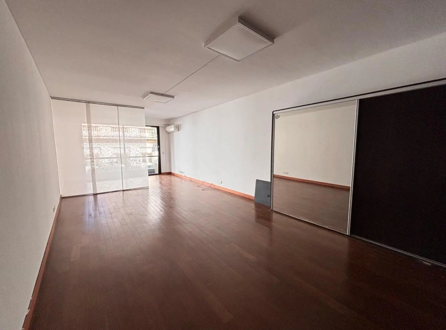 Exclusivo departamento de un ambiente con pileta y cochera- RECOLETA 5