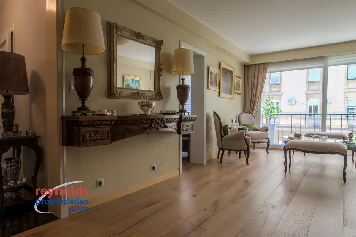 Impecable departamento amoblado en alquiler sobre Avenida Alvear 2