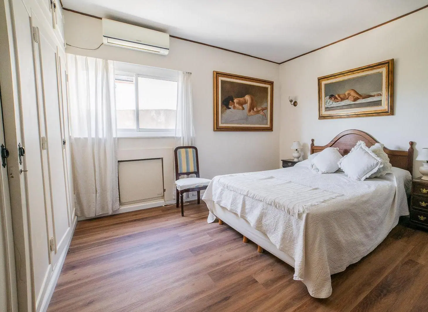 Piso 4 ambientes con balcón y vista a la plaza Vicente López 3