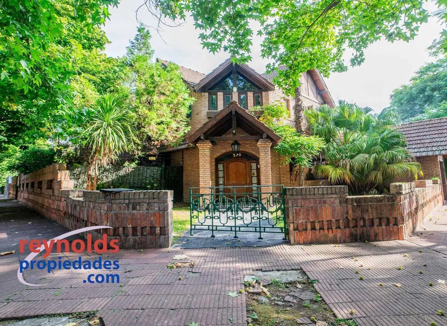 MARTINEZ VIAS A LIBERTADOR CON JARDIN PILETA Y PARRILLA 4