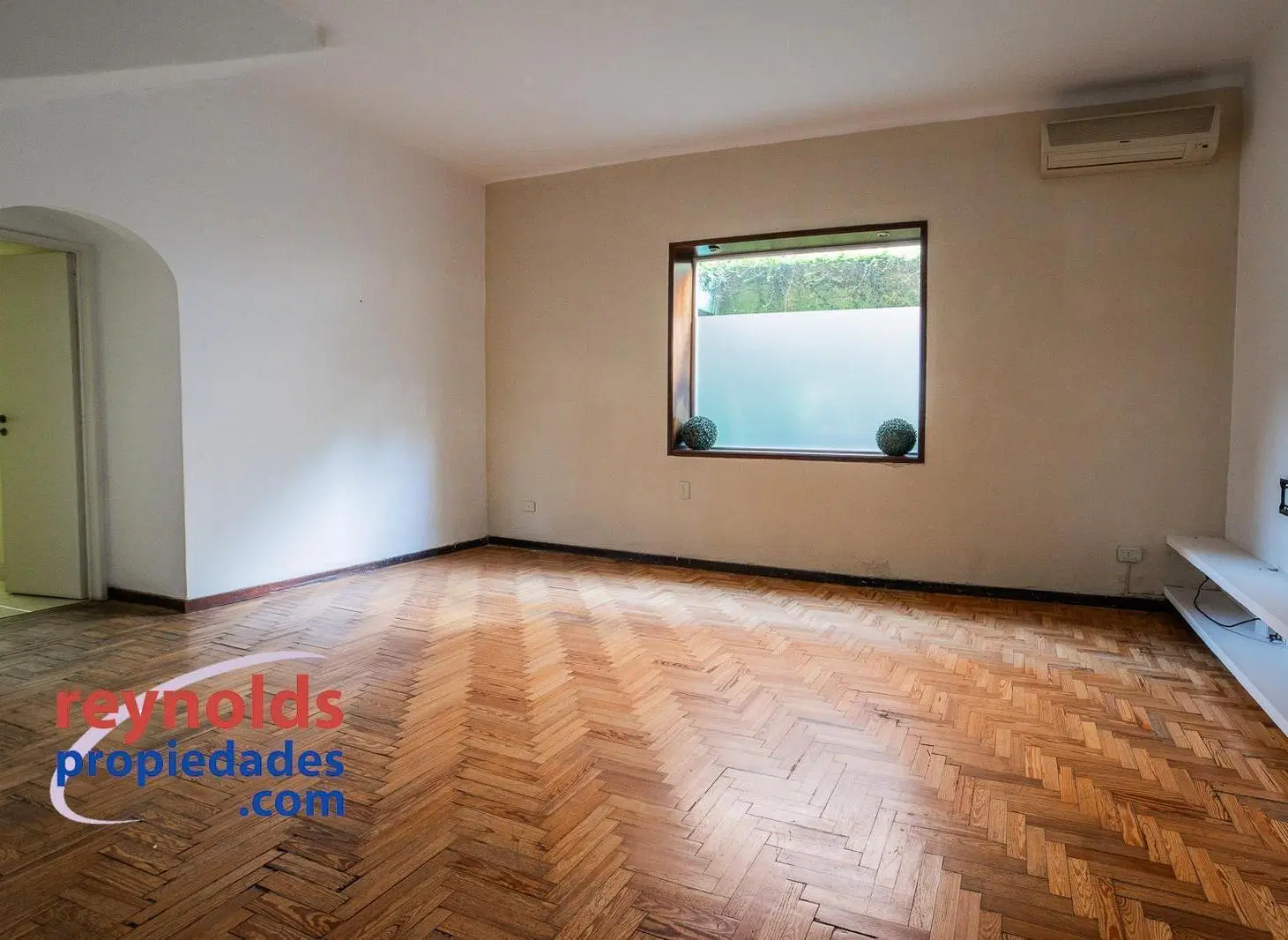 MARTINEZ VIAS A LIBERTADOR CON JARDIN PILETA Y PARRILLA 1
