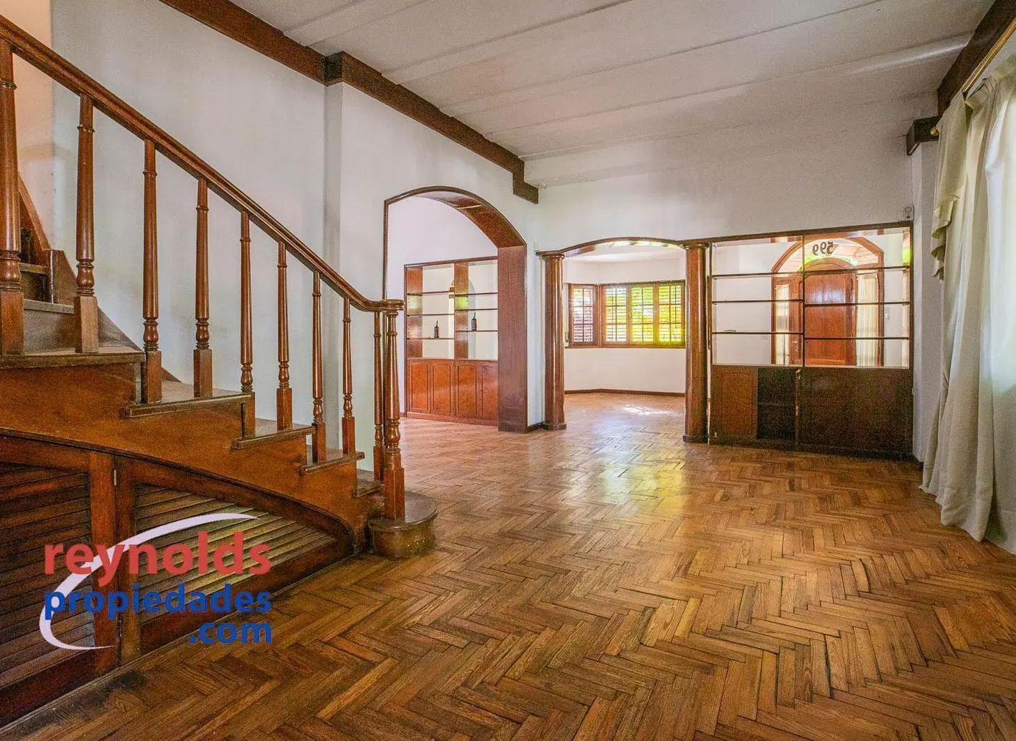 MARTINEZ VIAS A LIBERTADOR CON JARDIN PILETA Y PARRILLA 5