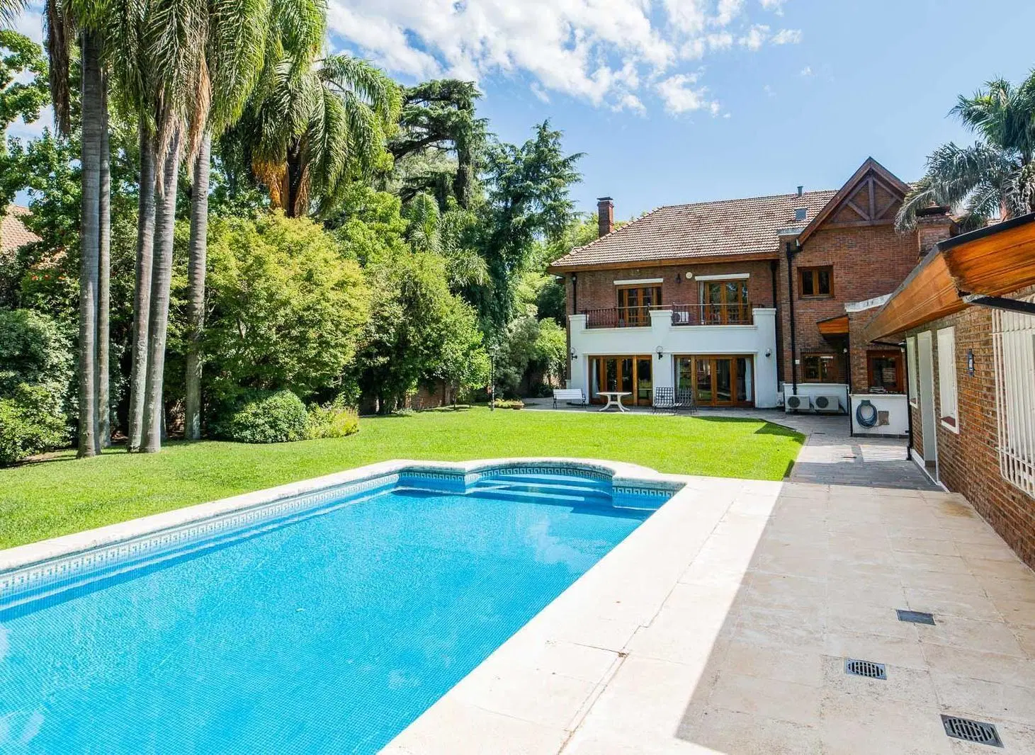 Espectacular e impecable casa en Martinez, vias a Libertador 2