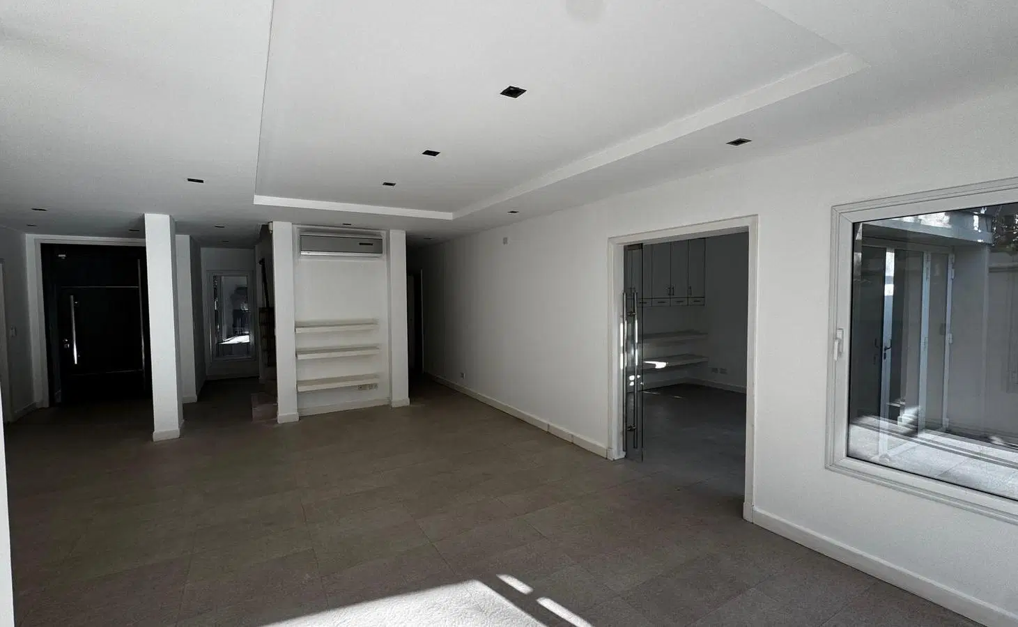 Moderna casa en venta en Acassuso en Libertador al rio, jardin y pileta 4
