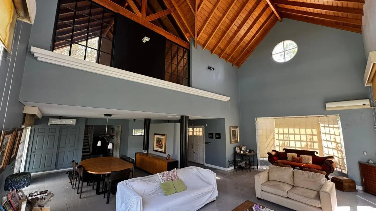 Gran casa con enorme jardín en Martinez de Libertador al rio 4