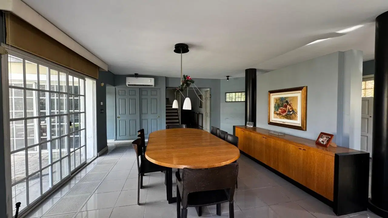 Gran casa con enorme jardín en Martinez de Libertador al rio 2