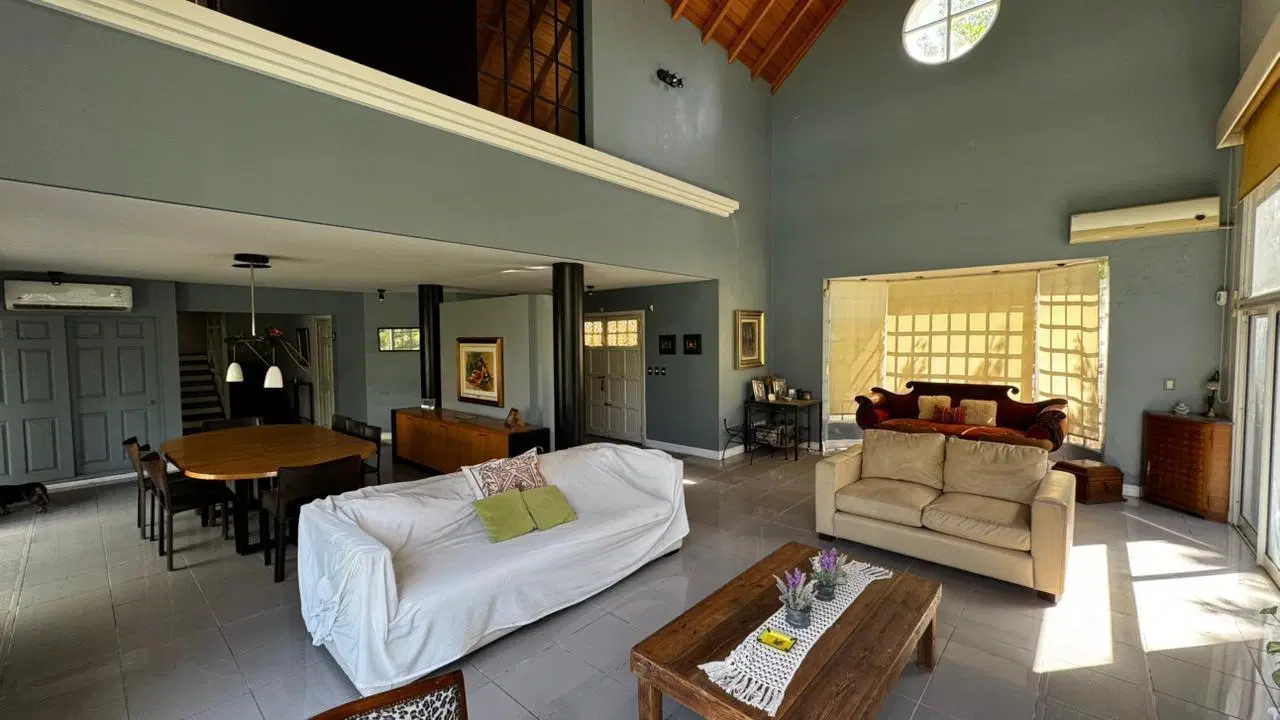 Gran casa con enorme jardín en Martinez de Libertador al rio 1